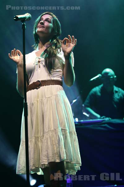 MORCHEEBA - 2008-05-14 - PARIS - Grand Rex - Amanda Zamolo - Paul Godfrey